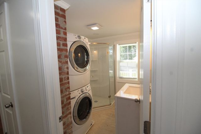 96 Walnut Ln B, Attleboro, MA 02703