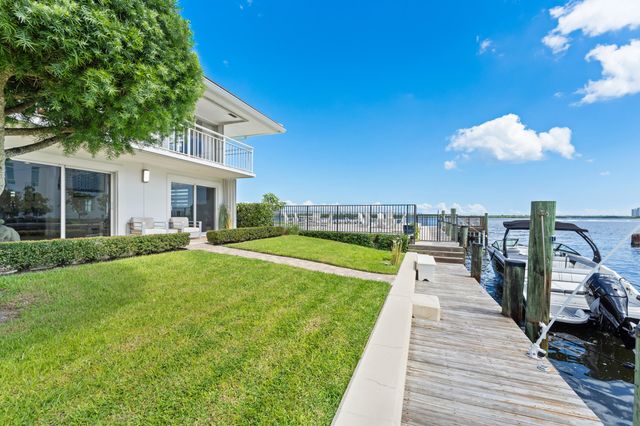 68 YACHT CLUB Drive 12, North Palm Beach, FL 33408