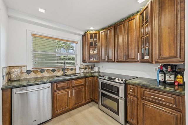 68 YACHT CLUB Drive 12, North Palm Beach, FL 33408