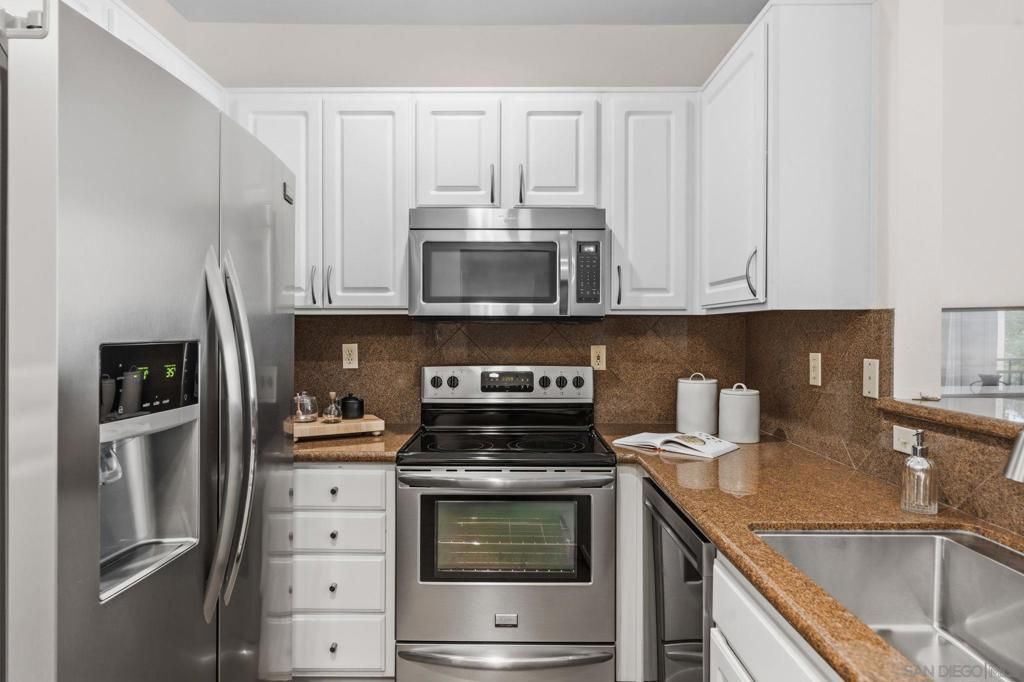 Image 10 of property listing at 2150 Camino De La Reina 216, San Diego, CA 92108
