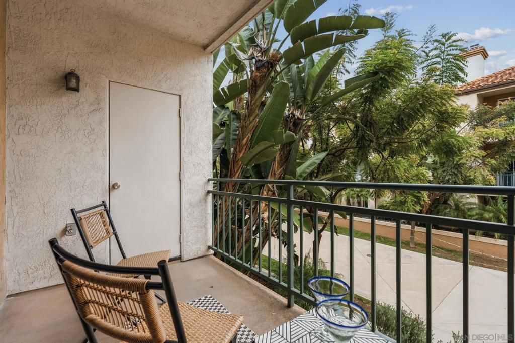 Image 18 of property listing at 2150 Camino De La Reina 216, San Diego, CA 92108