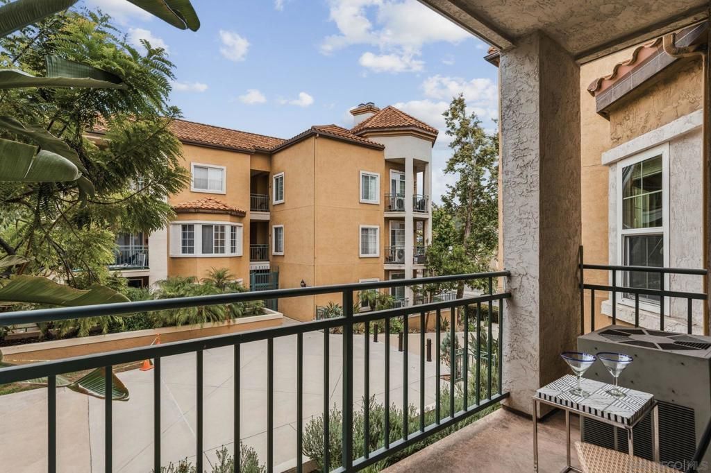 Image 19 of property listing at 2150 Camino De La Reina 216, San Diego, CA 92108