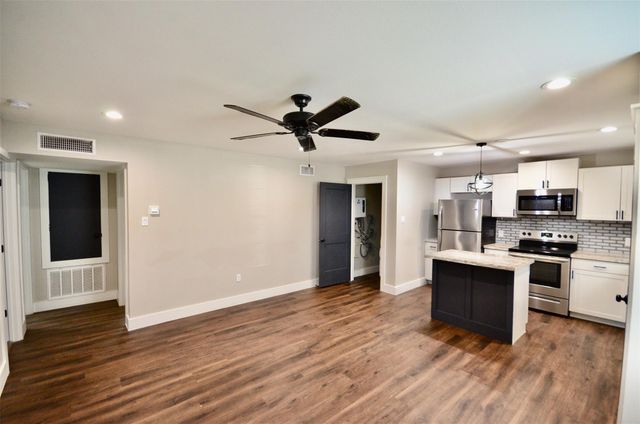 4735 Redbud Street, Houston, TX 77033