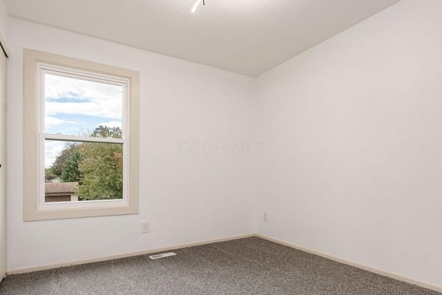 5850 Meadowhurst Way, Dublin, OH 43017