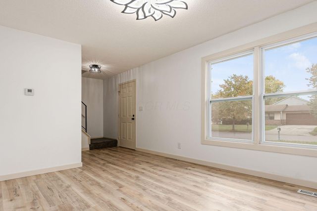 5850 Meadowhurst Way, Dublin, OH 43017