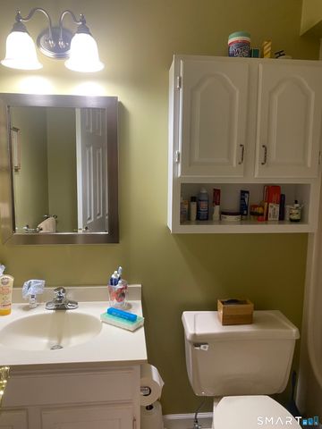 142 Timber Ridge 142, Southington, CT 06489