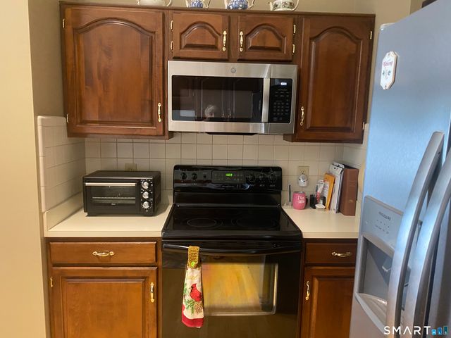 142 Timber Ridge 142, Southington, CT 06489