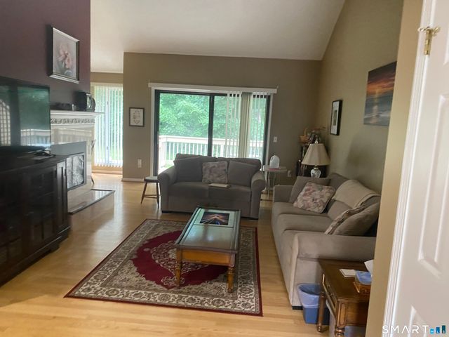 142 Timber Ridge 142, Southington, CT 06489