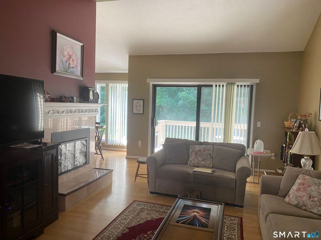 142 Timber Ridge 142, Southington, CT 06489