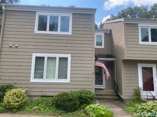 142 Timber Ridge 142, Southington, CT 06489