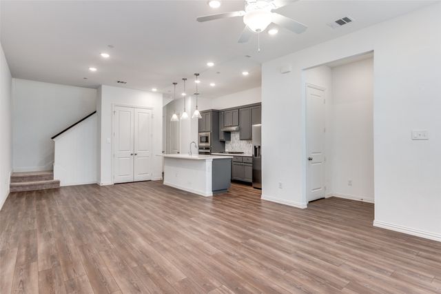 9912 Schramm Street, Irving, TX 75063