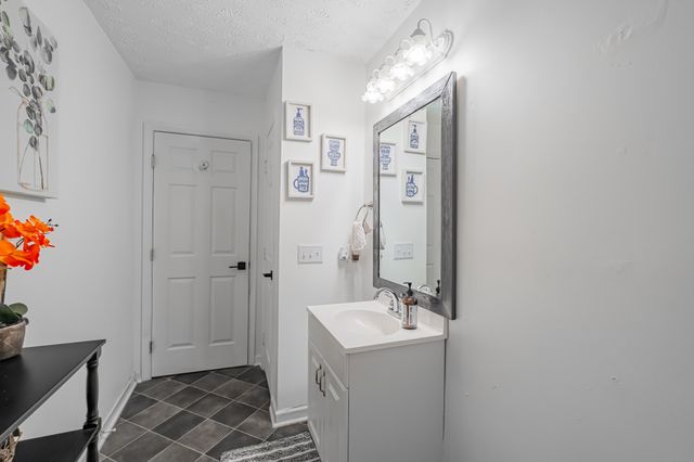 1450 Pleasant Hill Rd, Mcminnville, TN 37110