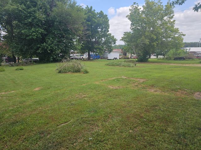 225 N Pine Street, Mountain View, MO 65548