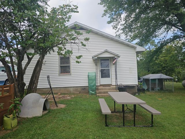 225 N Pine Street, Mountain View, MO 65548