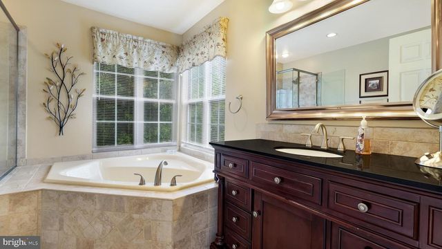 3405 PIN OAK LN, Chalfont, PA 18914