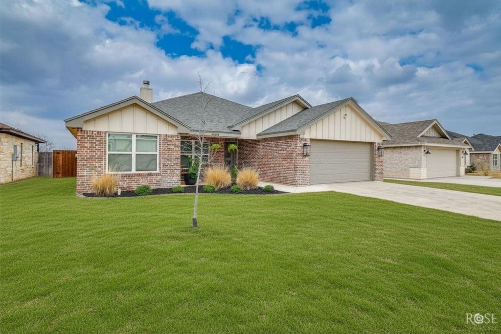 Image 3 of property listing at 4030 Caroline Lane, San Angelo, TX 76904