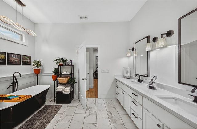 609 Atlanta SE Street, Gravette, AR 72736