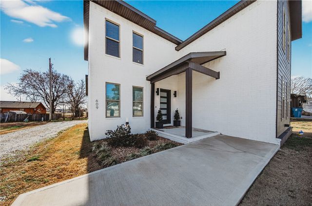 609 Atlanta SE Street, Gravette, AR 72736