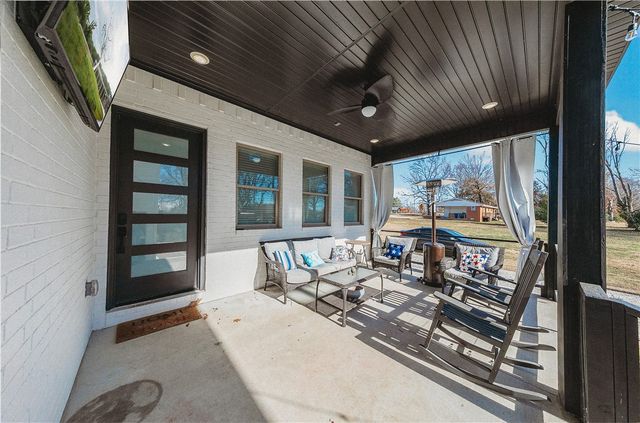 609 Atlanta SE Street, Gravette, AR 72736