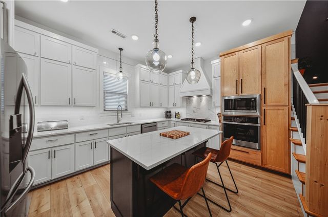 609 Atlanta SE Street, Gravette, AR 72736