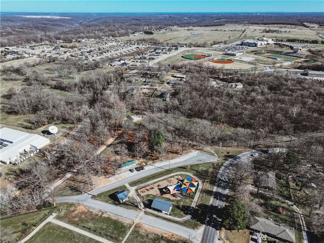 609 Atlanta SE Street, Gravette, AR 72736