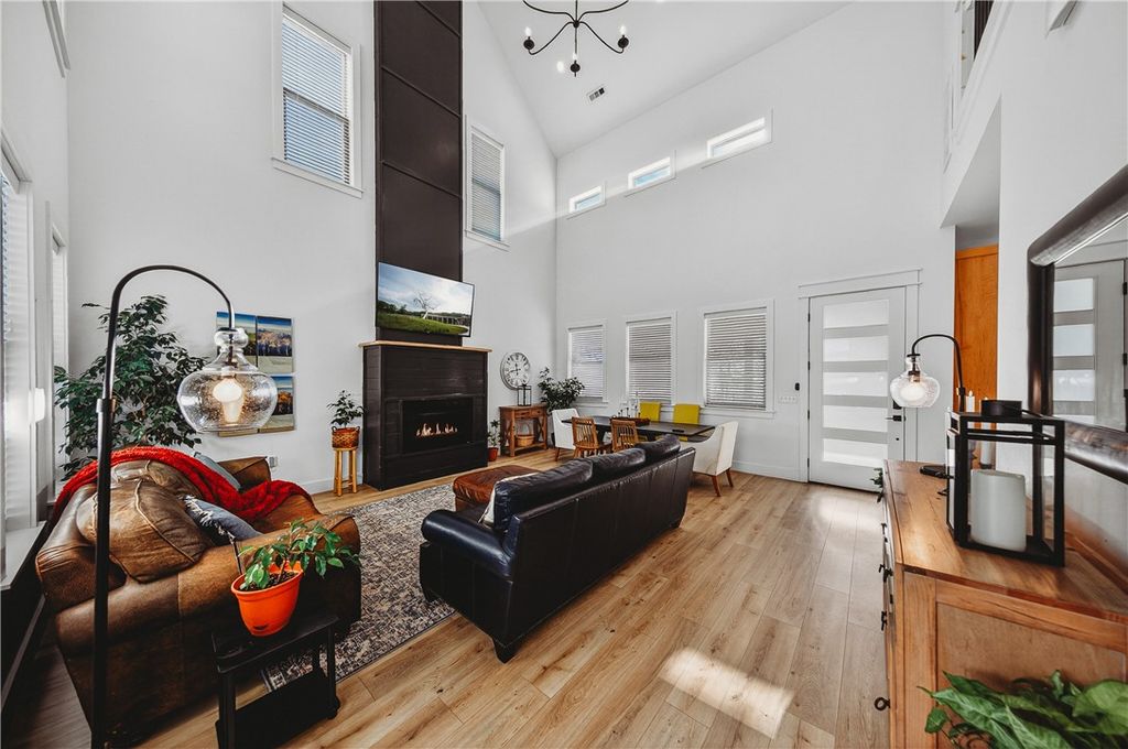 609 Atlanta SE Street, Gravette, AR 72736