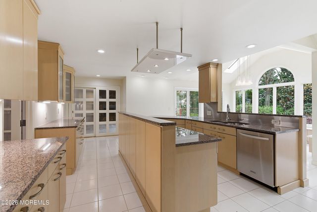 8 Roebling Court, Leonardo, NJ 07737