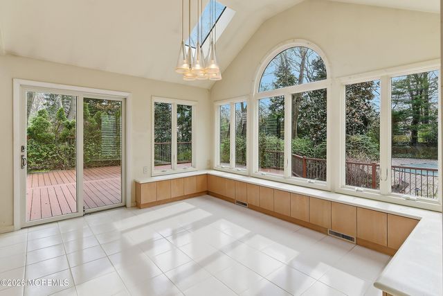 8 Roebling Court, Leonardo, NJ 07737