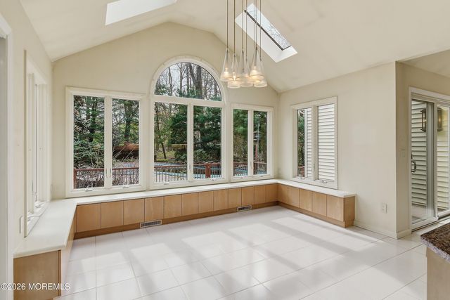 8 Roebling Court, Leonardo, NJ 07737