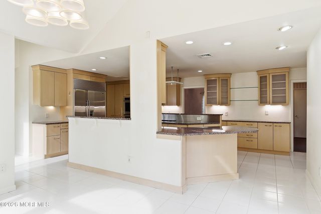 8 Roebling Court, Leonardo, NJ 07737