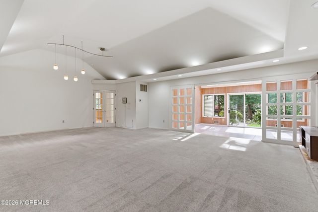 8 Roebling Court, Leonardo, NJ 07737