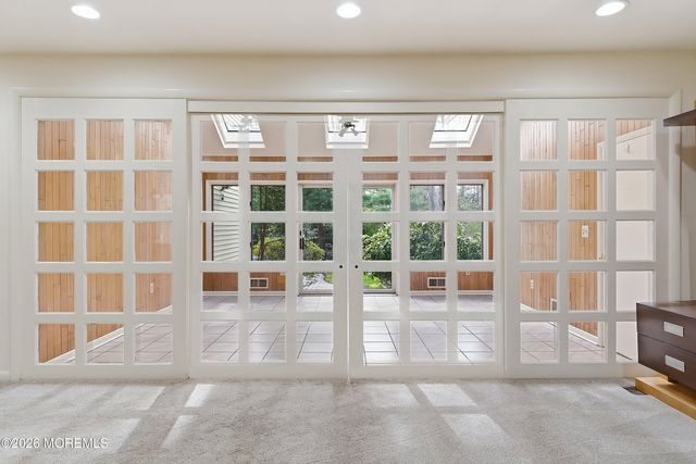 8 Roebling Court, Leonardo, NJ 07737