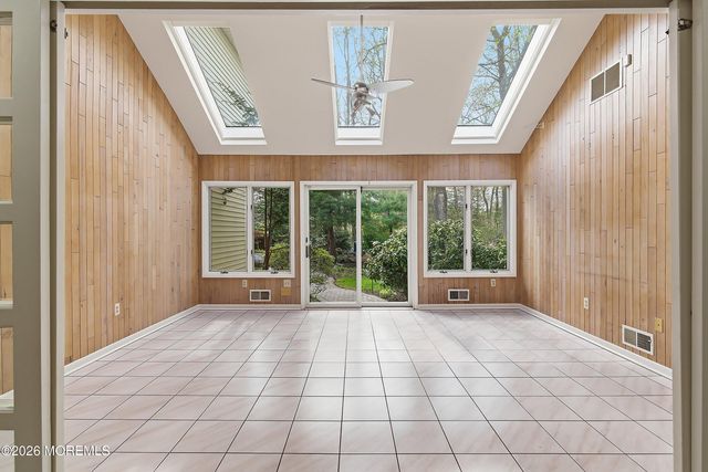 8 Roebling Court, Leonardo, NJ 07737