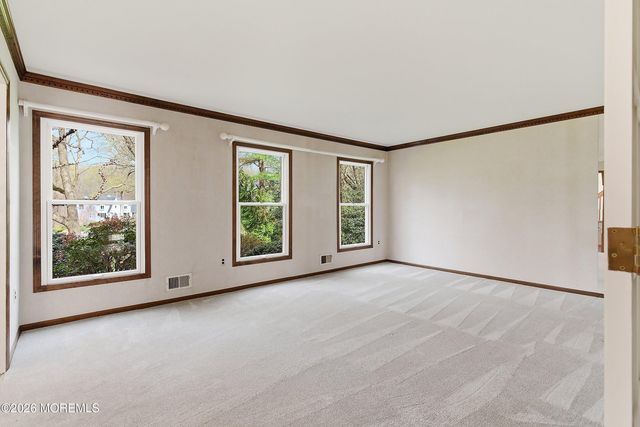 8 Roebling Court, Leonardo, NJ 07737