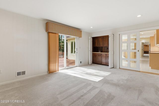 8 Roebling Court, Leonardo, NJ 07737