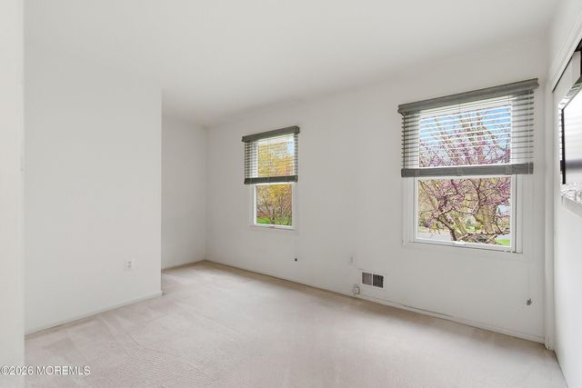 8 Roebling Court, Leonardo, NJ 07737