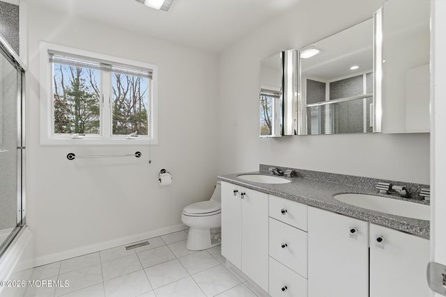 8 Roebling Court, Leonardo, NJ 07737