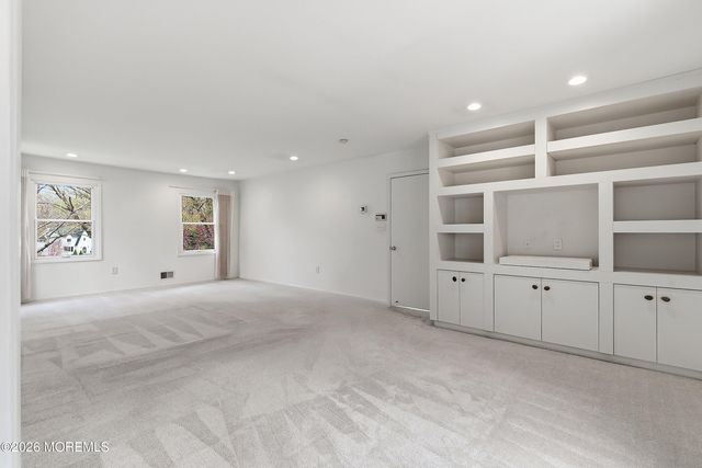 8 Roebling Court, Leonardo, NJ 07737