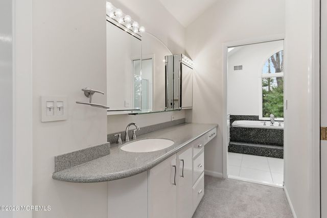 8 Roebling Court, Leonardo, NJ 07737