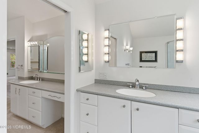 8 Roebling Court, Leonardo, NJ 07737