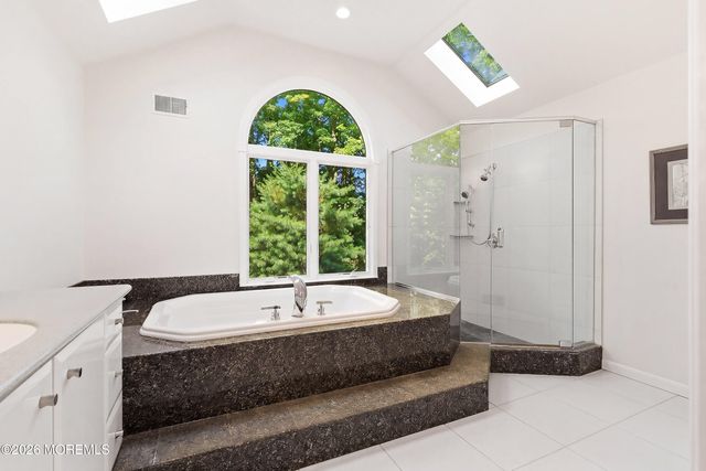 8 Roebling Court, Leonardo, NJ 07737