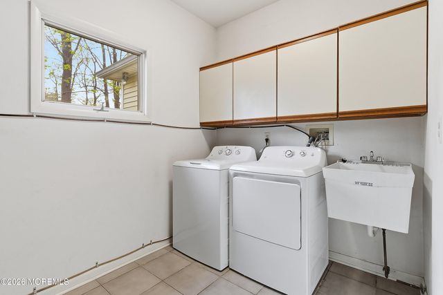 8 Roebling Court, Leonardo, NJ 07737