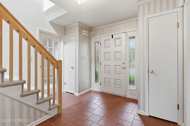 8 Roebling Court, Leonardo, NJ 07737