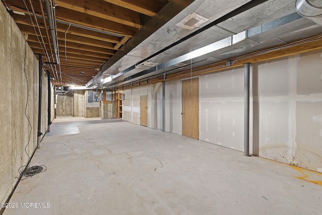 8 Roebling Court, Leonardo, NJ 07737