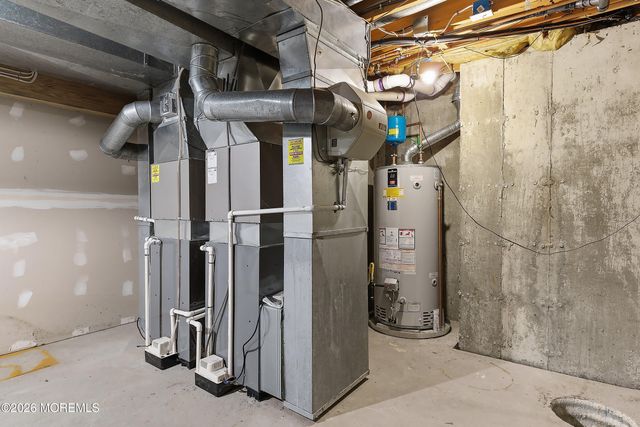 8 Roebling Court, Leonardo, NJ 07737