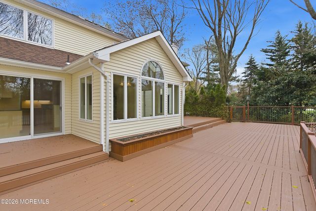 8 Roebling Court, Leonardo, NJ 07737