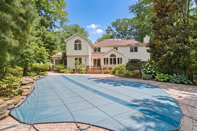 8 Roebling Court, Leonardo, NJ 07737