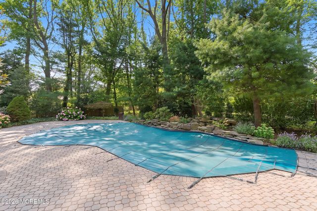 8 Roebling Court, Leonardo, NJ 07737