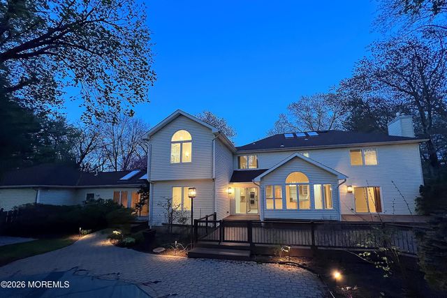 8 Roebling Court, Leonardo, NJ 07737