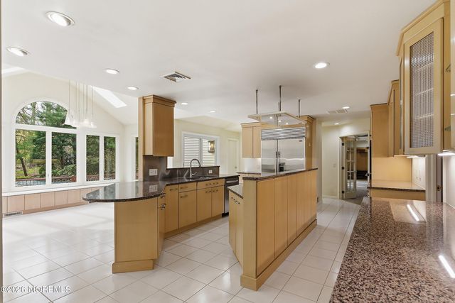 8 Roebling Court, Leonardo, NJ 07737